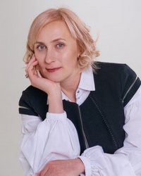 Декан факультету економіко-гуманітарних наук та права ННІ УДХТУ