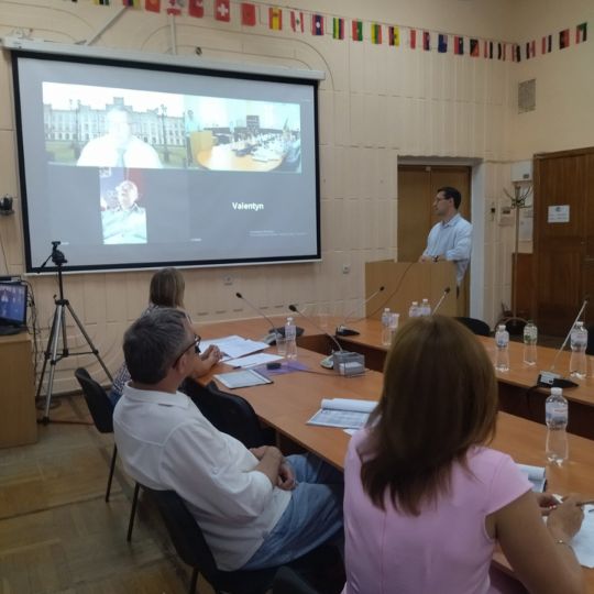 В УДУНТ відбувся успішний захист дисертації Віталія Савка з економіки